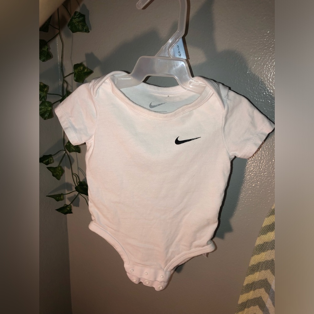 ‼️SOLD‼️White Nike onesie size 6 months